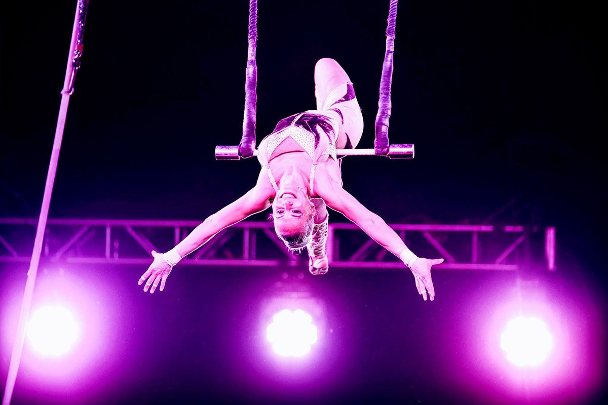trapeze act at circus circus, las vegas