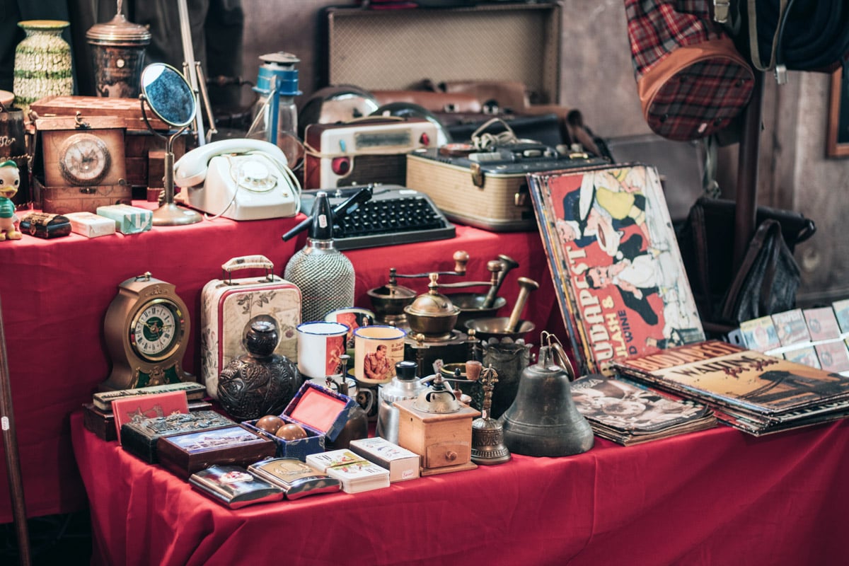 A collection of vintage things sit on a table. 