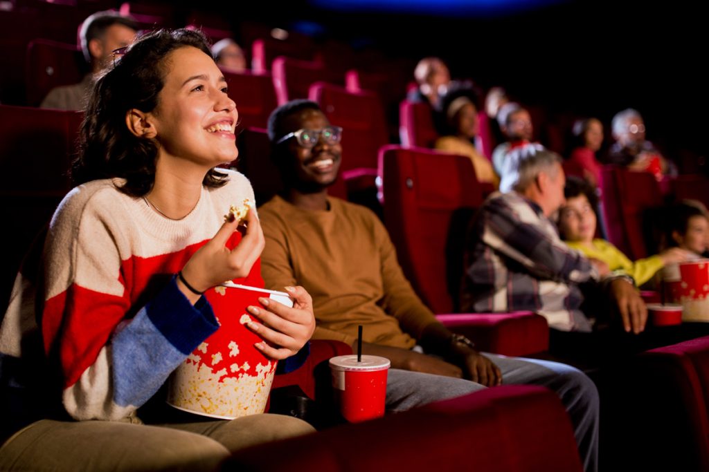People watch movies in a theater. 