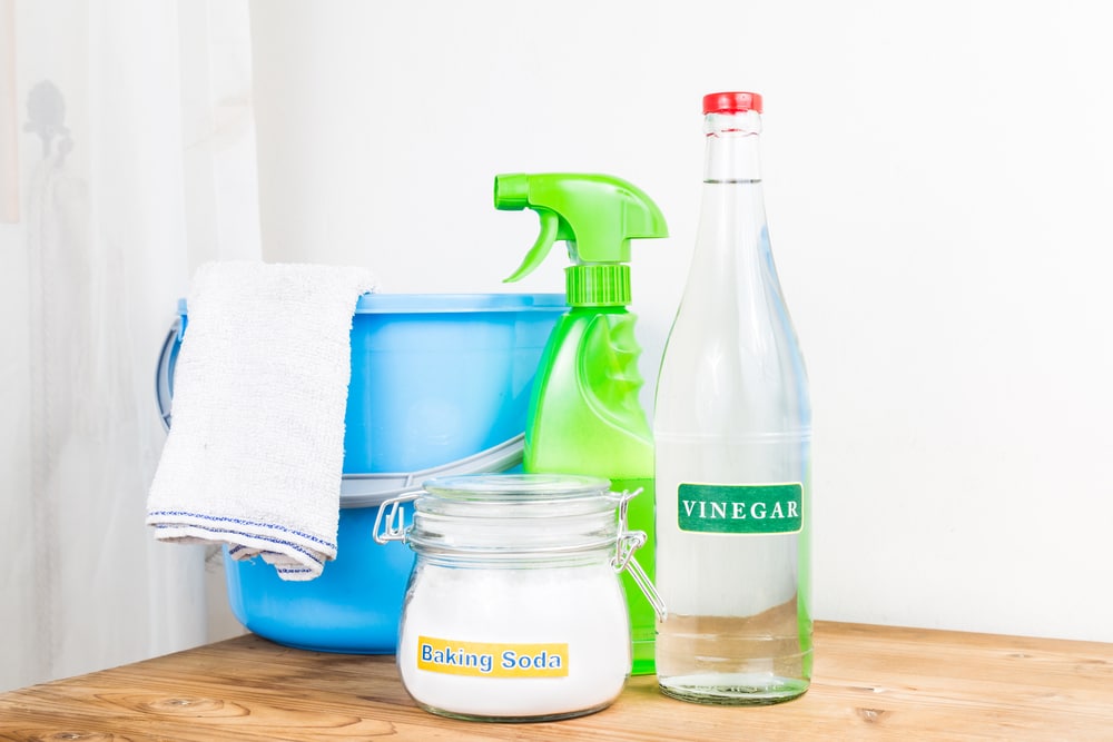 Basic cleaners - white vinegar, baking soda